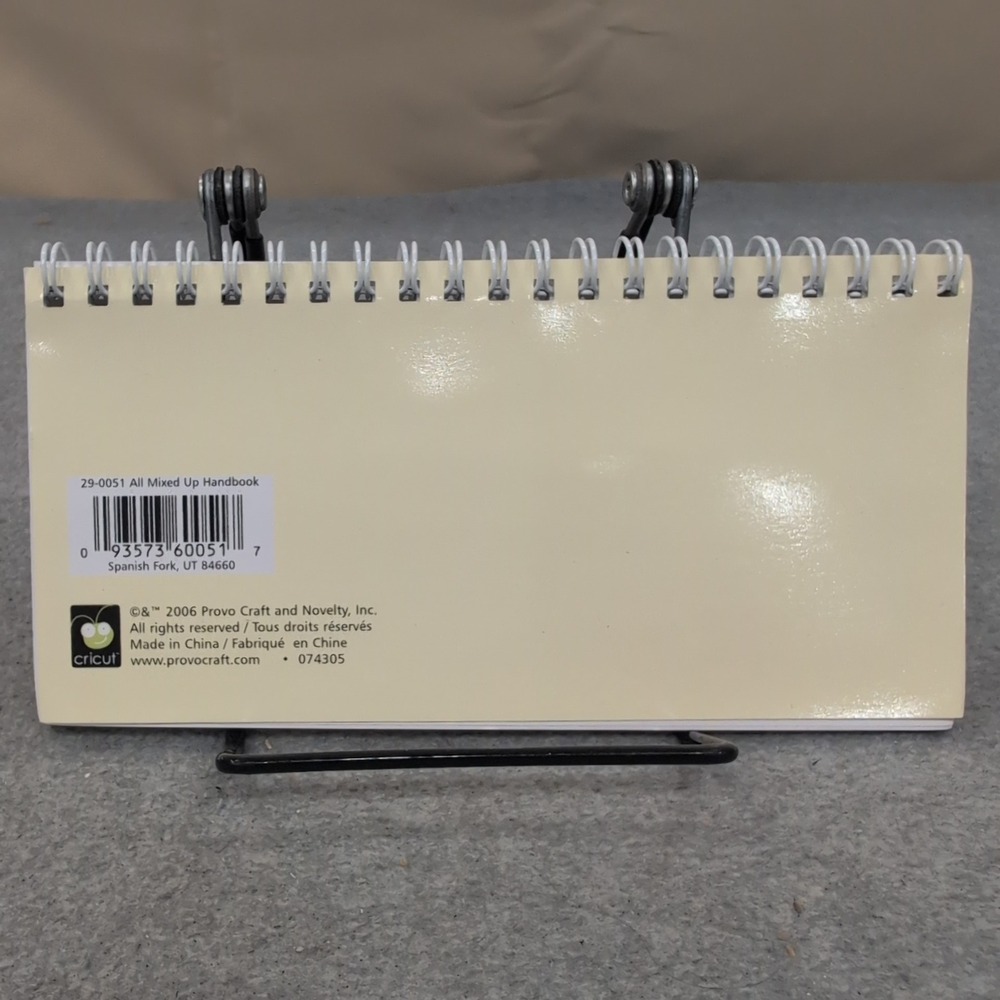 Cricut All Mixed Up Handbook Cynthea Sandoval Provo Craft 29-0051 Manual - Picture 3 of 3